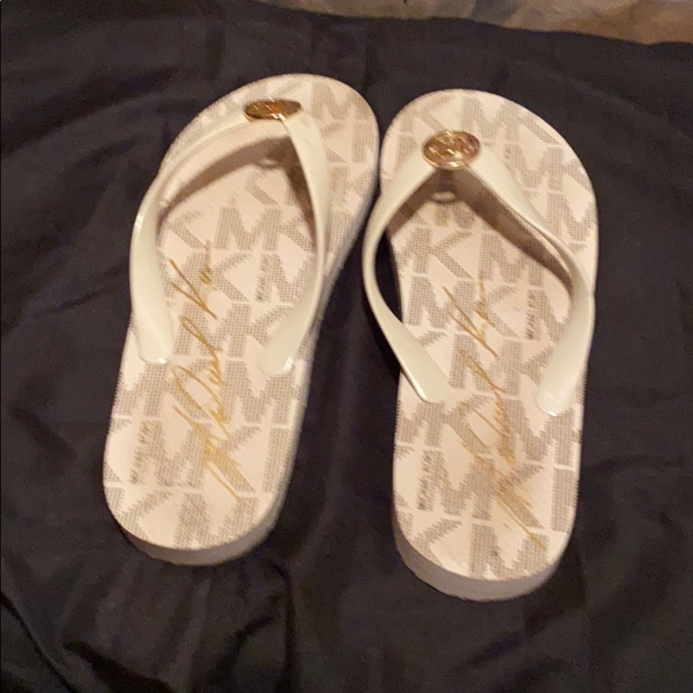 Michael kors tongs